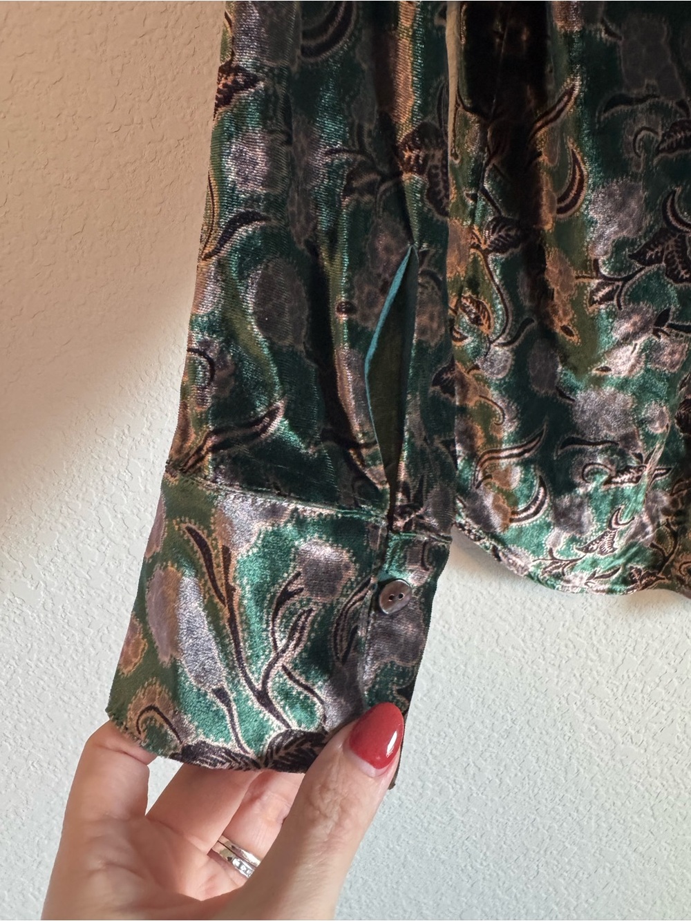 Faherty Women's Green Floral Genevieve Stretch Silk Velvet Button Down Top XS - Picture 9 of 10